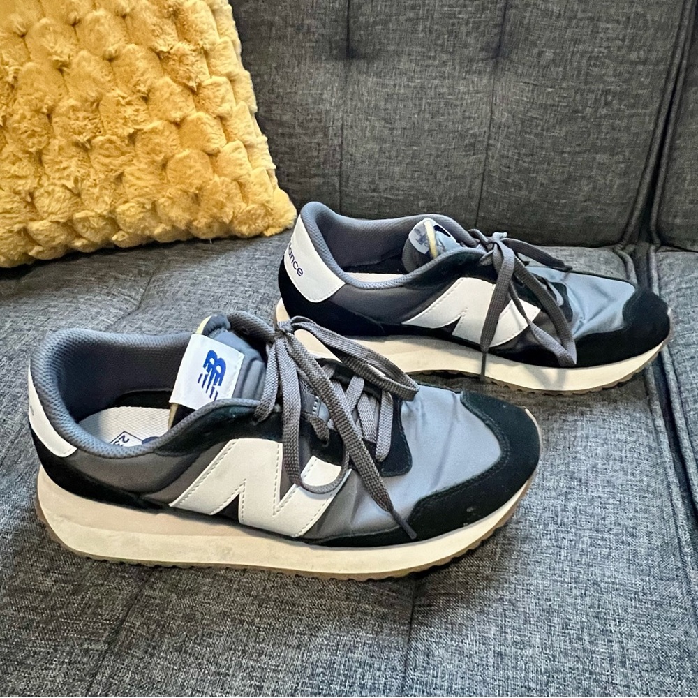Men’s New Balance 237 sneaker size 9.5